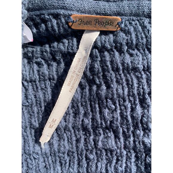 Free People WEST COAST blue Asymmetrical V NECK Sweater sz M - Picture 6 of 7